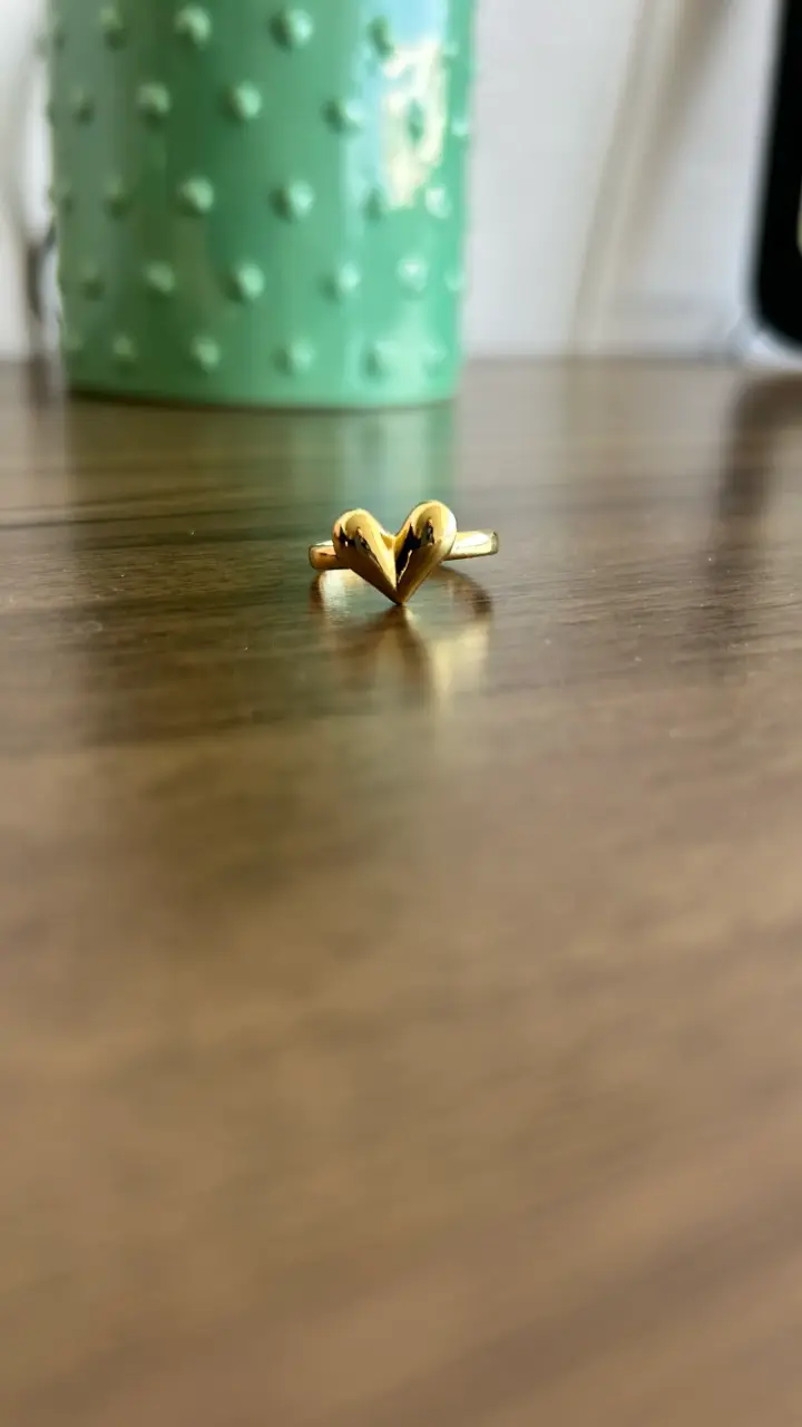 Anillo dorado con corazón - 2