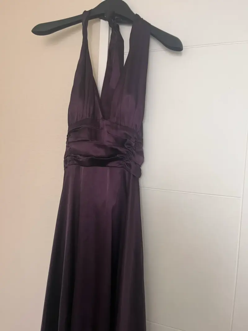 Vestido largo morado elegante