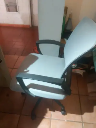 Silla de oficina ergonómica gris - miniatura 1