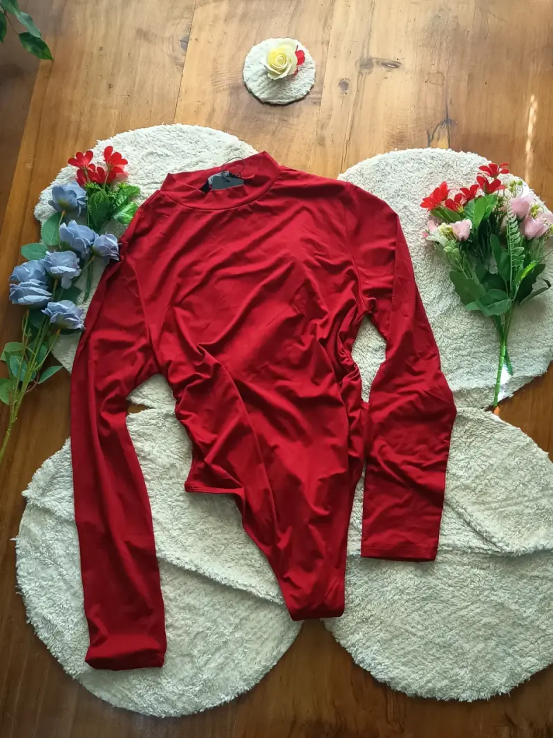 Body rojo manga larga