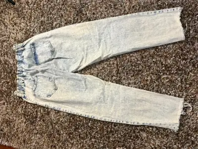 Jeans denim desgastados - miniatura 2