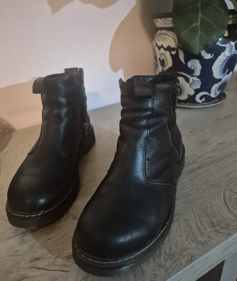 Botines de cuero negro con cierre marca ROMANO - 1