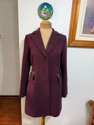 Abrigo morado elegante - miniatura 1