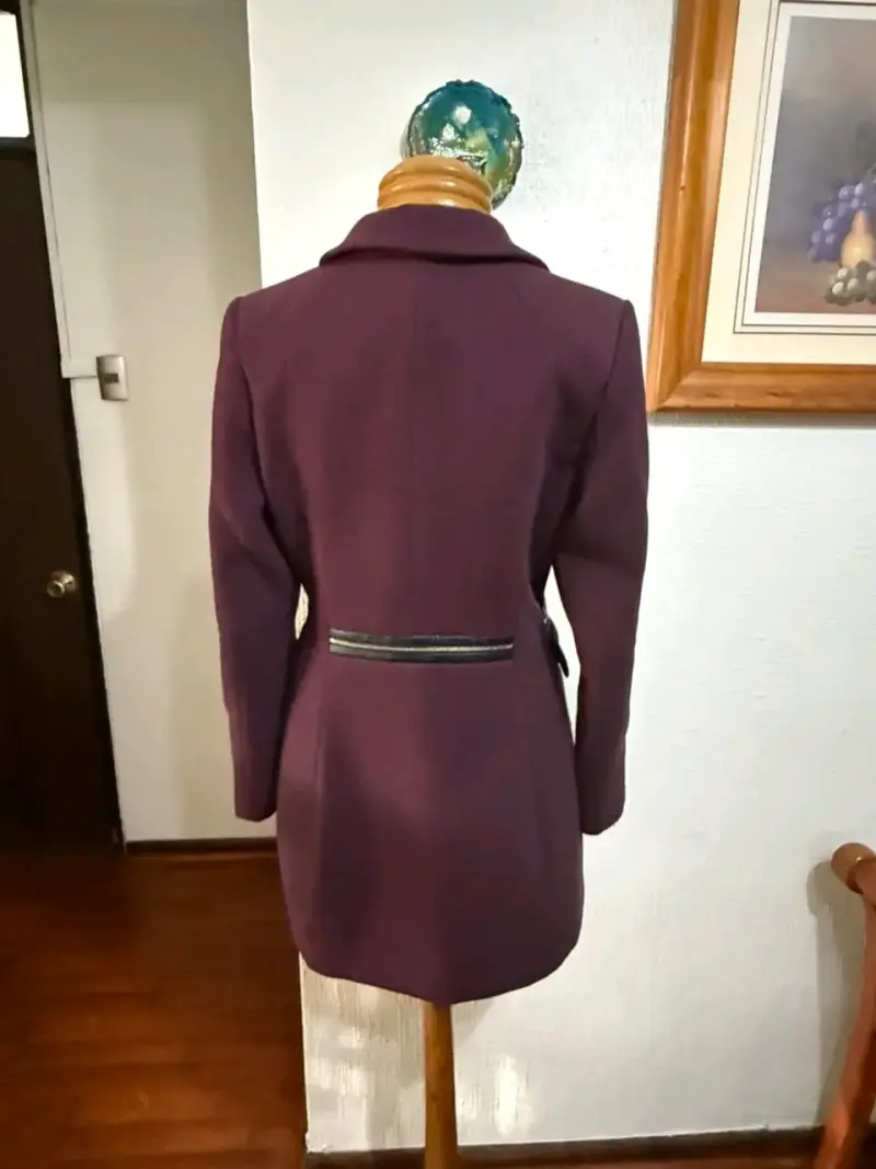 Abrigo morado elegante - 2