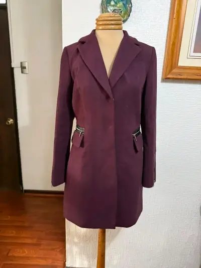 Abrigo morado elegante - miniatura 4