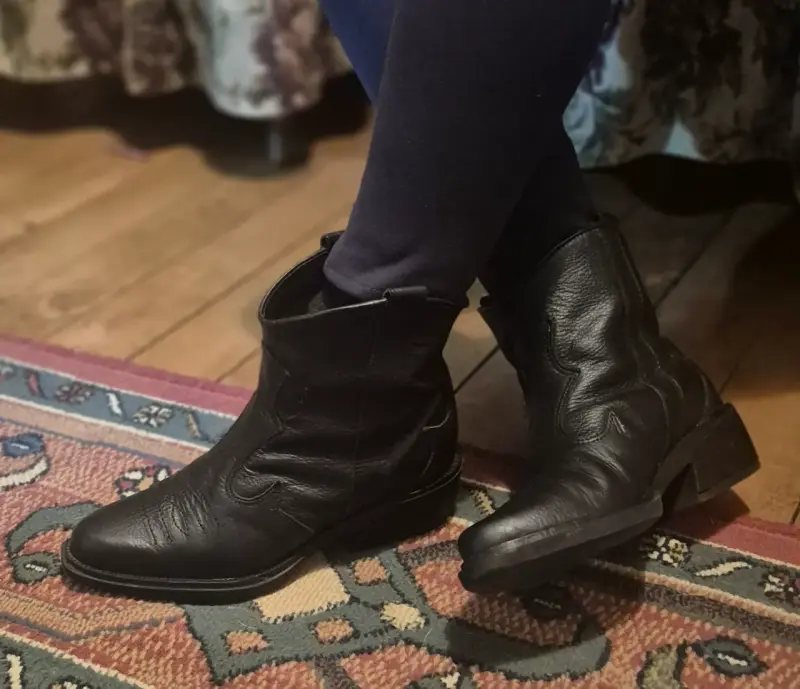 Botines de cuero negros marca NENA - 4