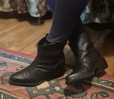 Botines de cuero negros marca NENA - miniatura 4