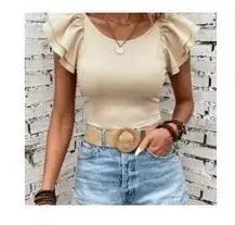 Polera beige con volantes