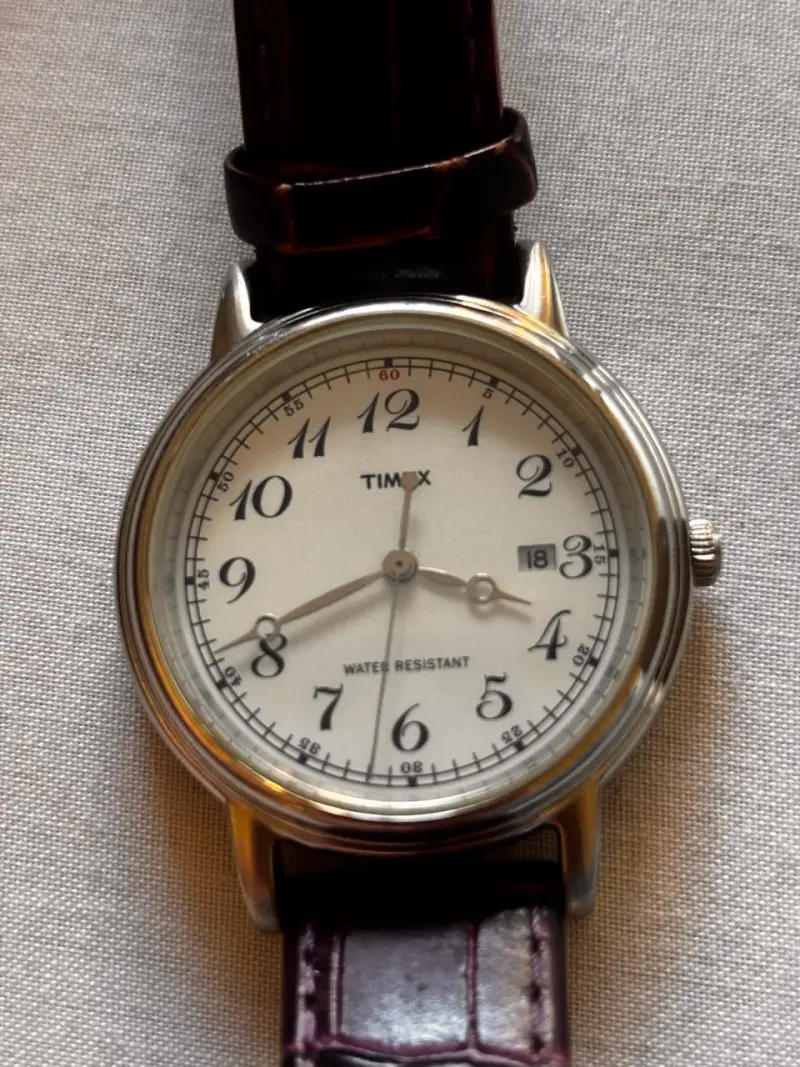 Reloj Timex con correa de cuero - 1