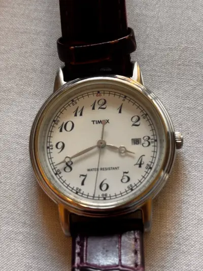 Reloj Timex con correa de cuero - miniatura 1