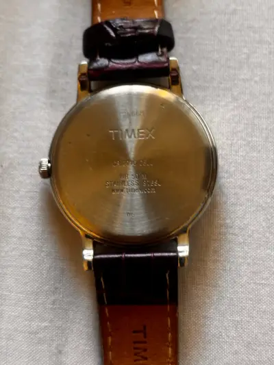 Reloj Timex con correa de cuero - miniatura 2