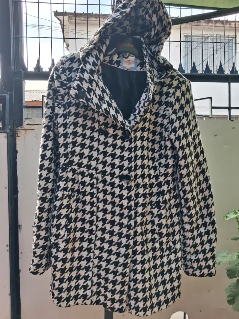 Abrigo negro Rue21 a cuadros - 2