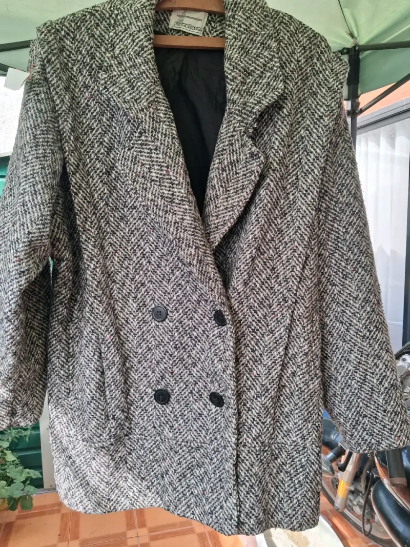 Abrigo negro Rue21 a cuadros - 6