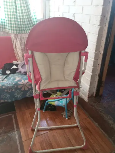 Silla alta para bebé rosada - miniatura 1
