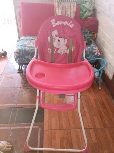 Silla alta para bebé rosada - miniatura 3