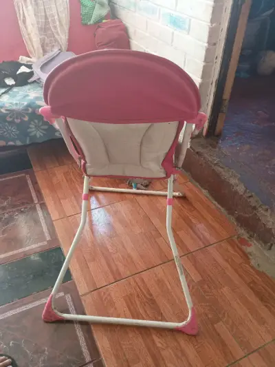 Silla alta para bebé rosada - miniatura 4