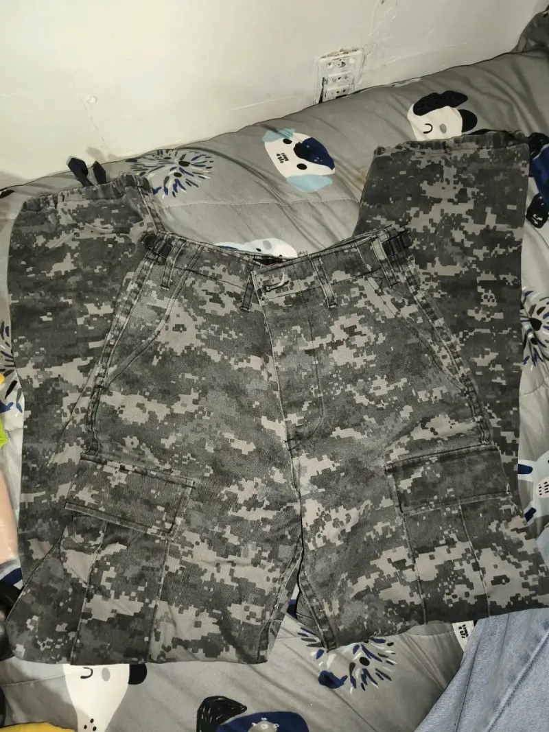 Pantalones cargo camuflados