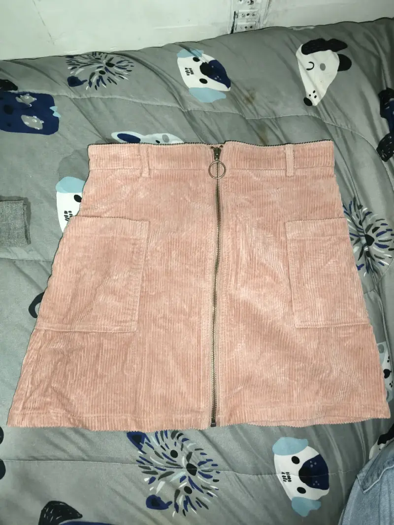 Falda rosa con cierre
