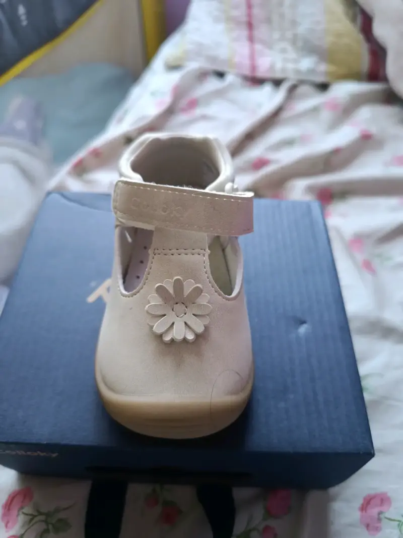Zapato blanco de bebé con flor - 3