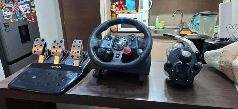 Volante Logitech G29 y palanca - 3