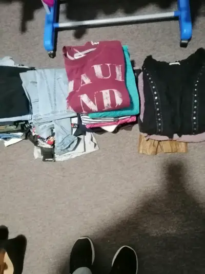 Lote de ropa variada - miniatura 1