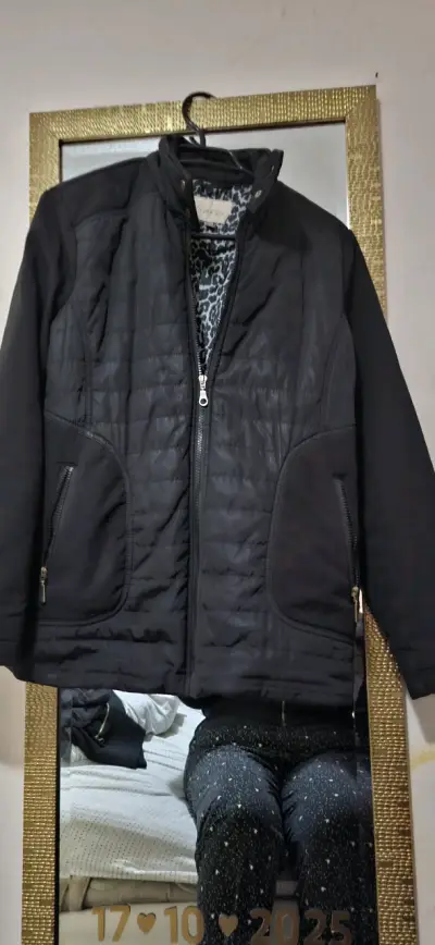 Chaqueta acolchada negra para mujer - miniatura 1