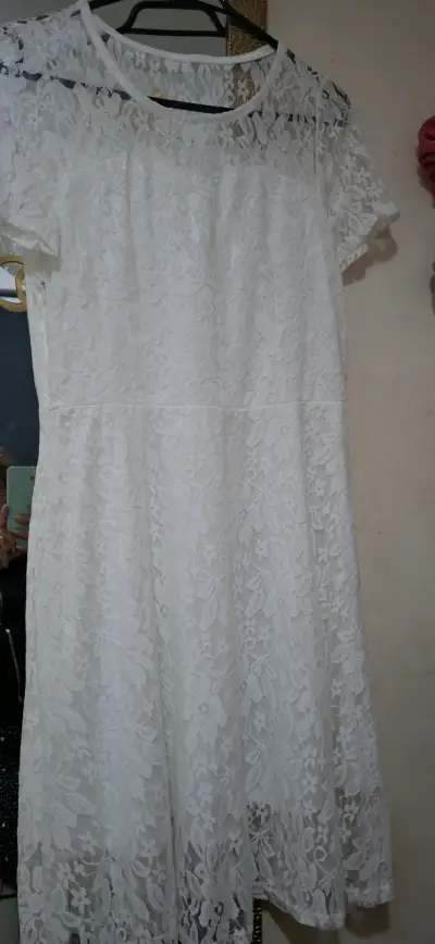 Vestido blanco de encaje - miniatura 1