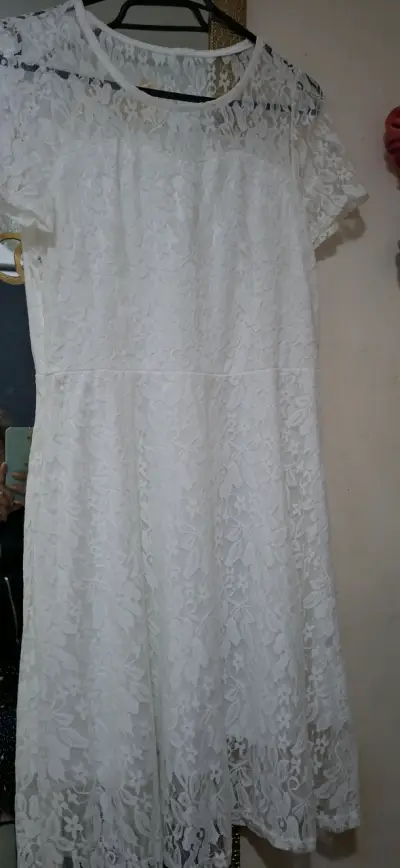 Vestido blanco de encaje - miniatura 2