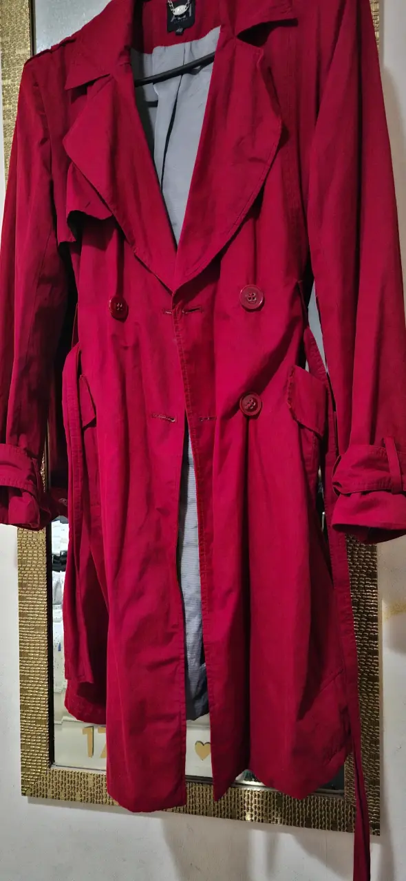 Abrigo trench rojo - 1