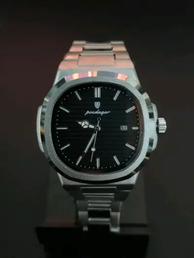 Dos relojes de pulsera elegantes - miniatura 2