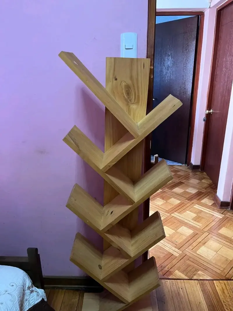 Estante de madera decorativo