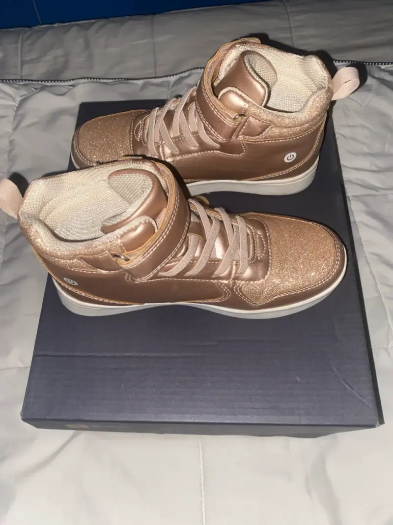 Zapatillas doradas para niña - 2