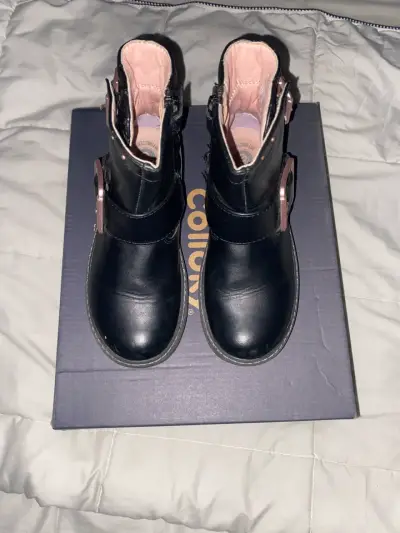 Botines negros con hebilla - miniatura 1