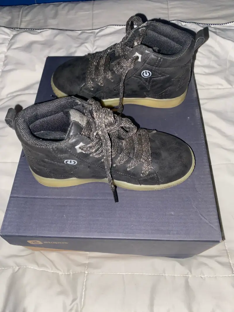 Zapatillas negras con suela de goma - 4