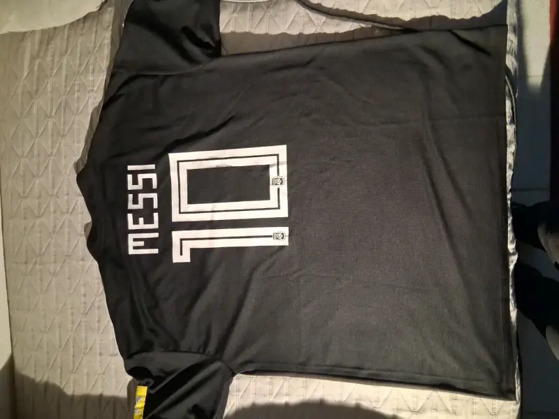 Lote de poleras Levi's y CAT - 3