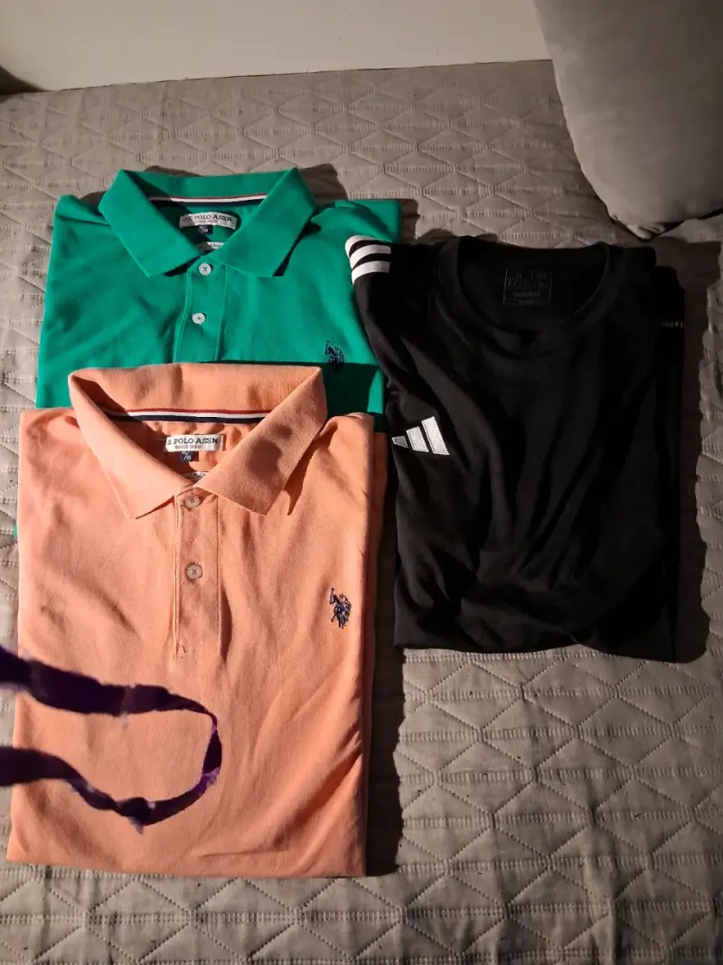 Lote de poleras Levi's y CAT - 6