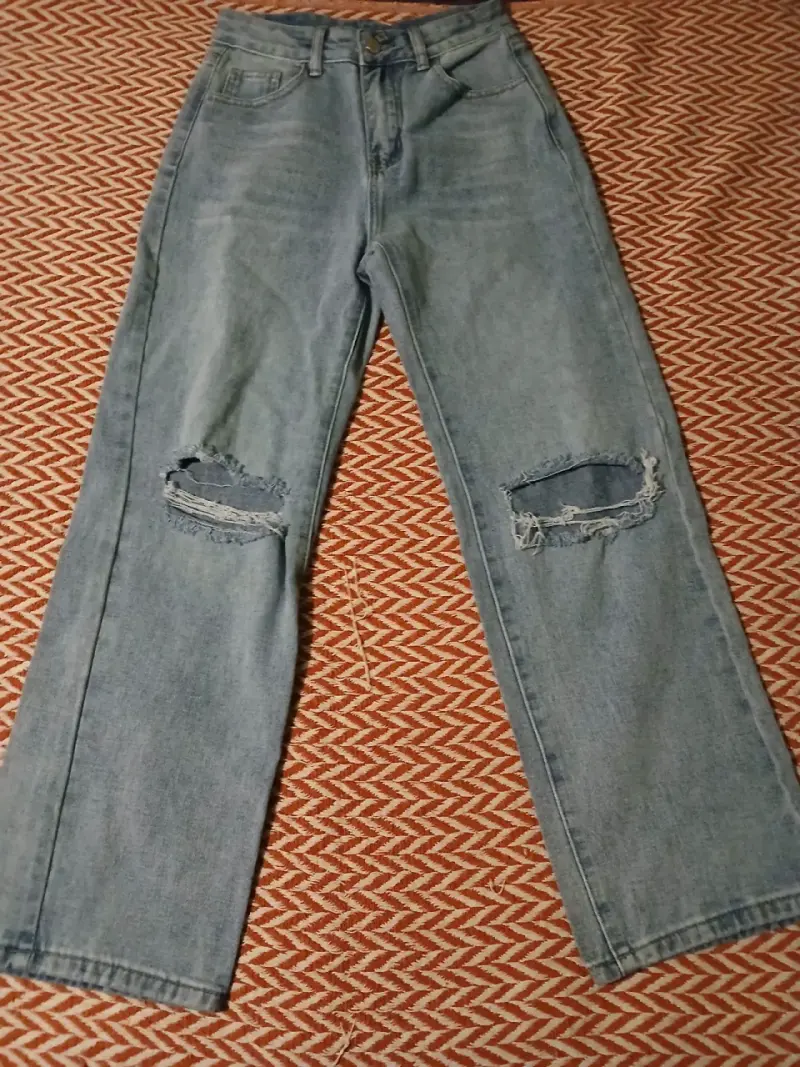 Jeans azules rotos estilo casual