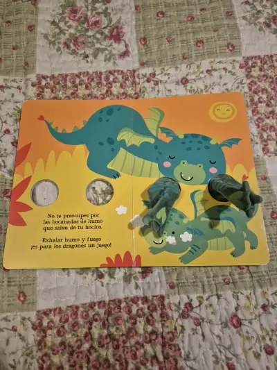 Libro infantil 'Abrázame' con dragón - miniatura 3