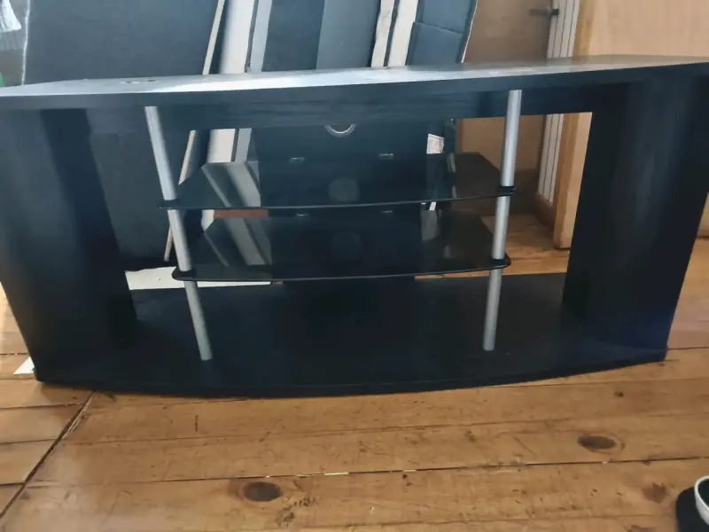 Mueble de TV negro moderno - 1