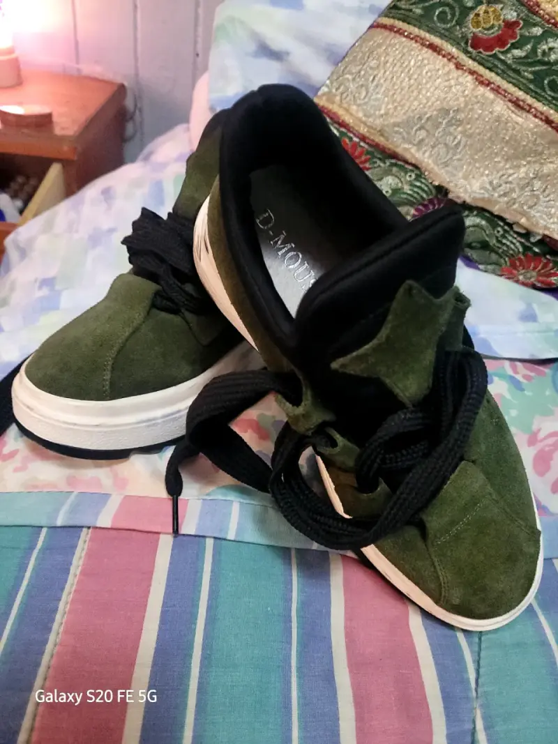 Zapatillas  urbanas verdes de gamuza - 1