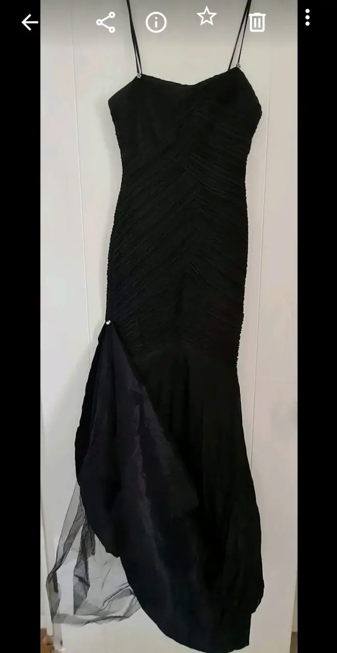 Vestido negro ajustado moderno - 5