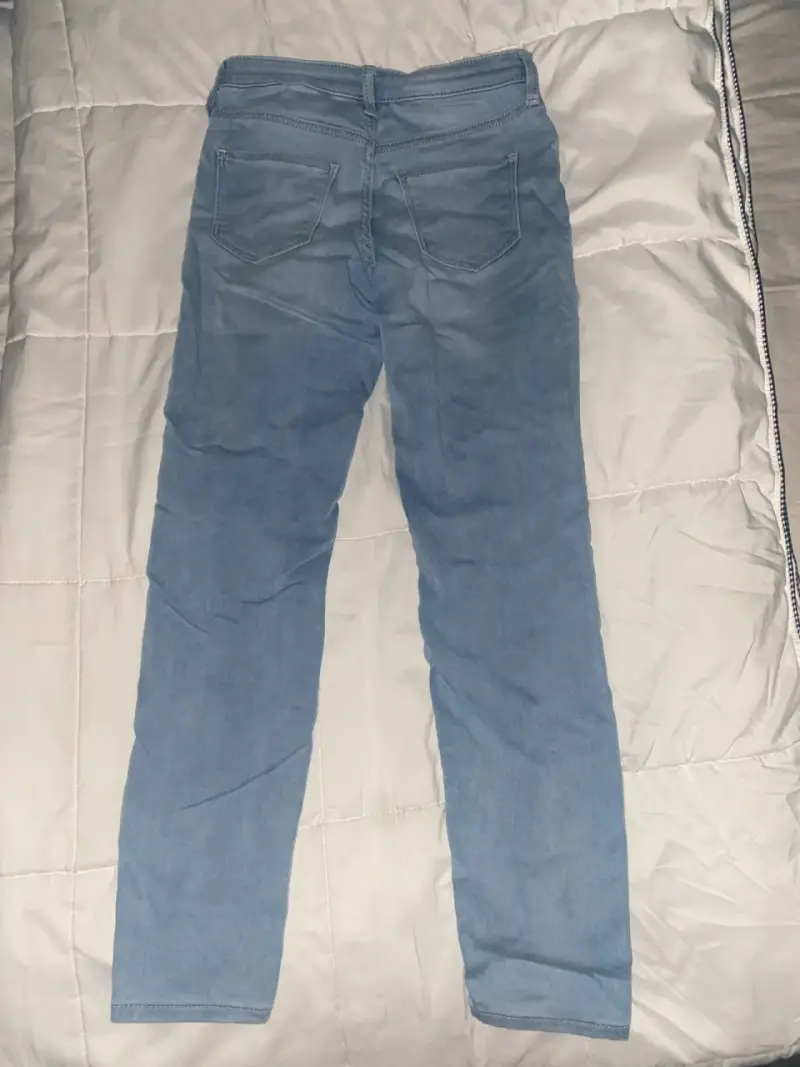 Jeans azules con rodilleras corazón - 2