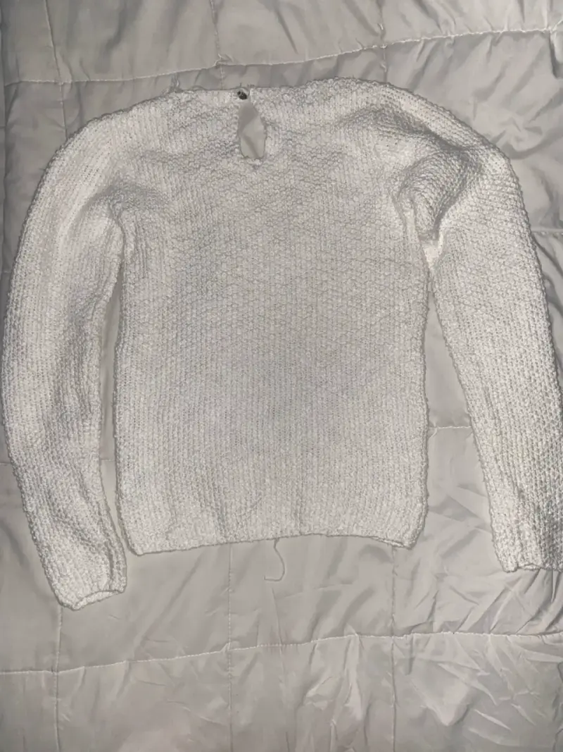 Sweater blanco con diseño bordado - 2