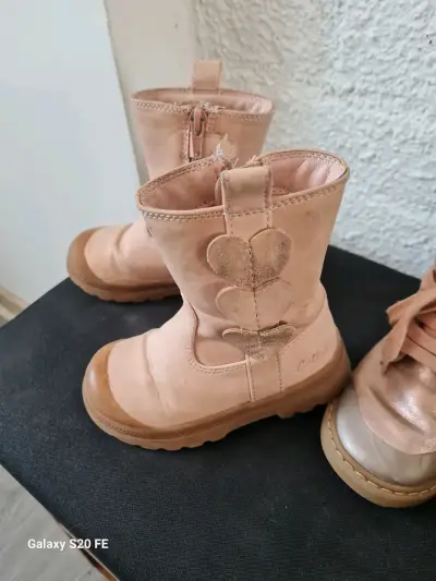 Botas rosas para niña - miniatura 1