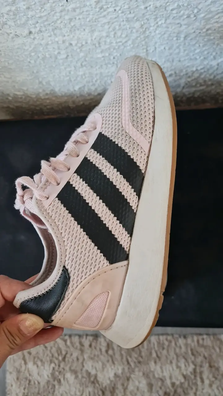 Zapatillas deportivas rosas con negro - 2