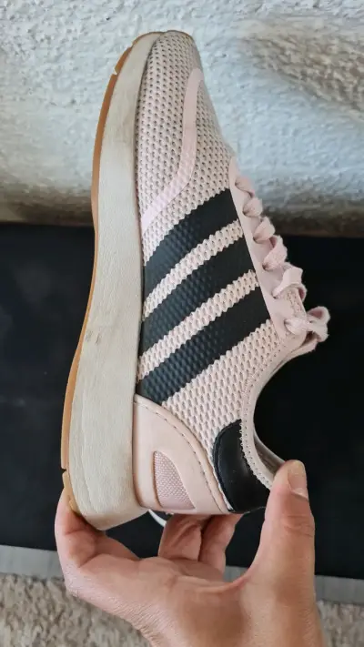 Zapatillas deportivas rosas con negro - miniatura 3