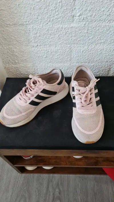 Zapatillas deportivas rosas con negro - miniatura 4