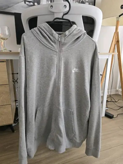 Polerón Nike gris con capucha - miniatura 1
