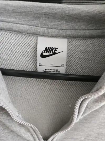 Polerón Nike gris con capucha - miniatura 3