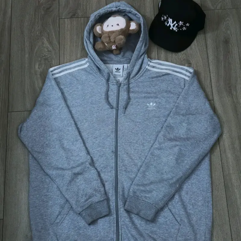 Polerón gris con capucha Adidas - 1